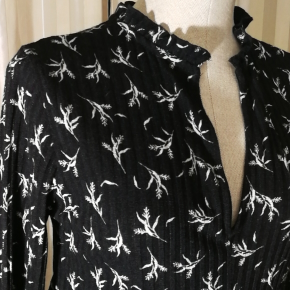 *Zara* 4x4 rib stretch fabric.Ruffle neck dress. - Picture 4 of 4